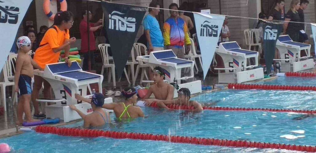 Young swimmers waiting in the pool